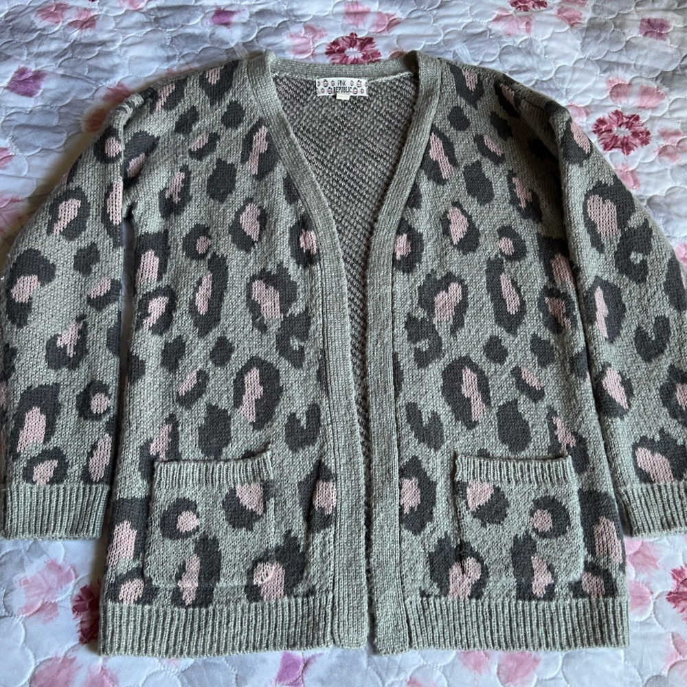 Pink Republic Gray and Pink Leopard Cardigan Patch Pockets Girls Medium/8-10